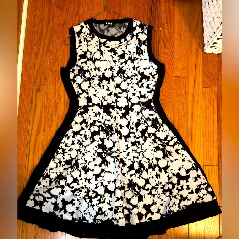 Beautiful dress. Used like new. In good condition